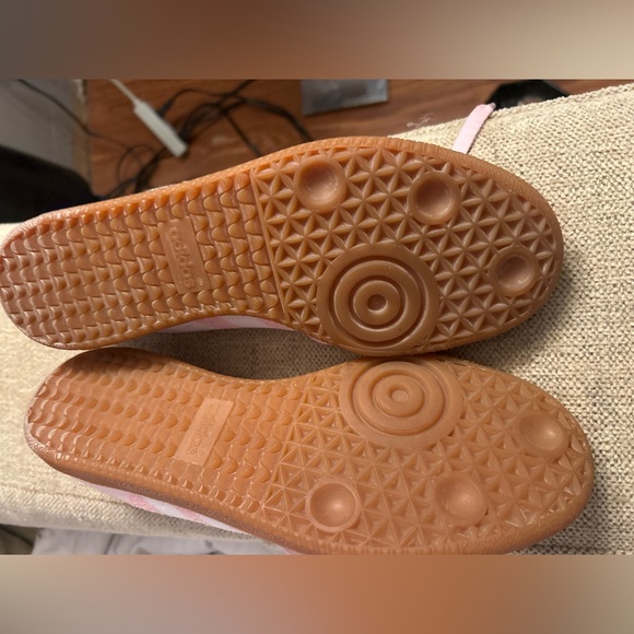 Pink woman’s soft mesh Adidas sneakers. - Picture 4 of 5